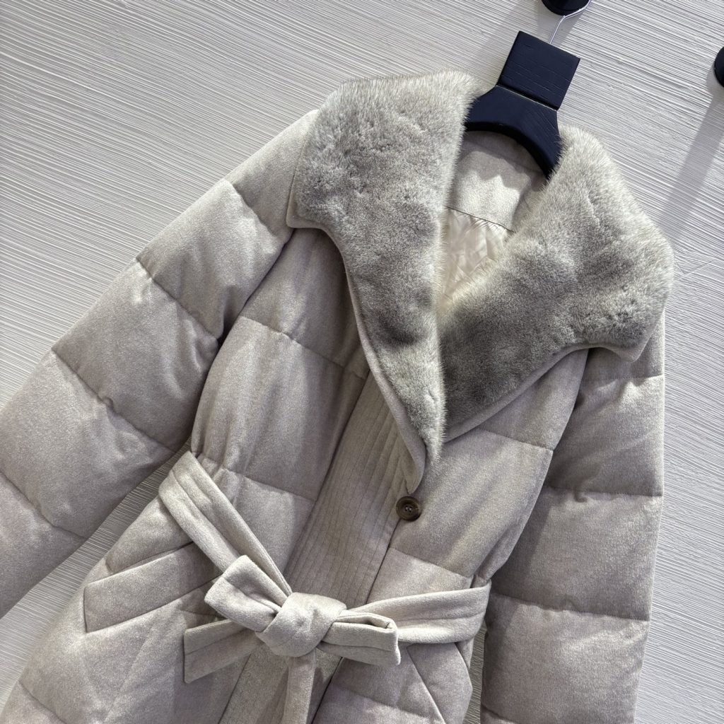 （この商品にはブランド名が記載されていないため、ブランド名は省略。） 25新品｜羽織り|水貂毛付き|燕麦単面001|浅灰|秋冬コート - 画像 3