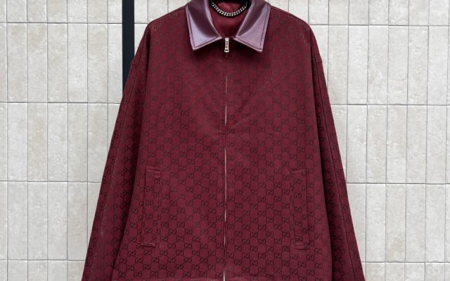通勤で使いやすいGucciのジャケットを写真で確認