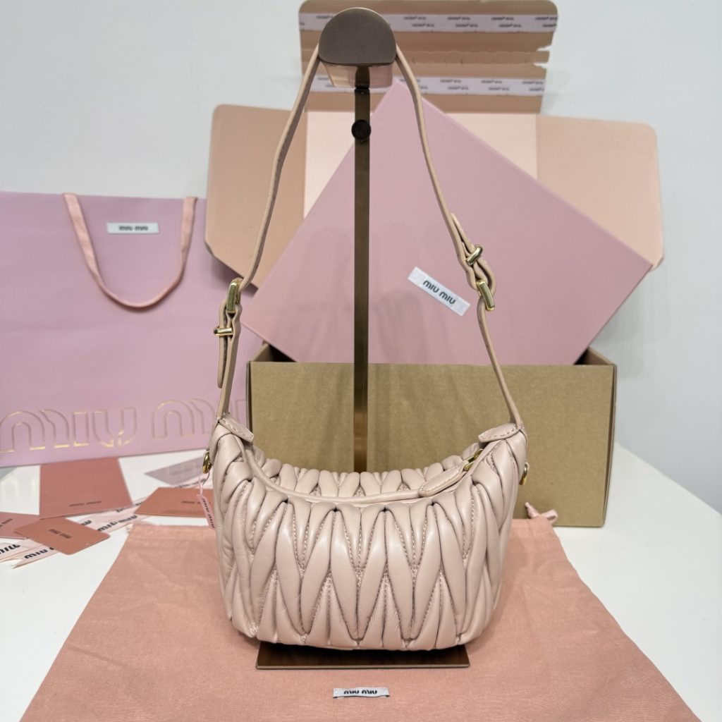 Miu Miu ミュウミュ ハンドバッグ マグネットボタン ベージュ - 画像 3