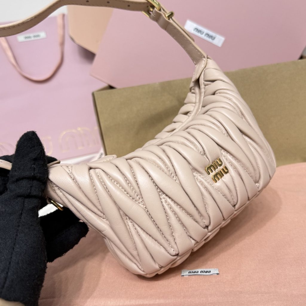 Miu Miu ミュウミュ ハンドバッグ マグネットボタン ベージュ - 画像 5