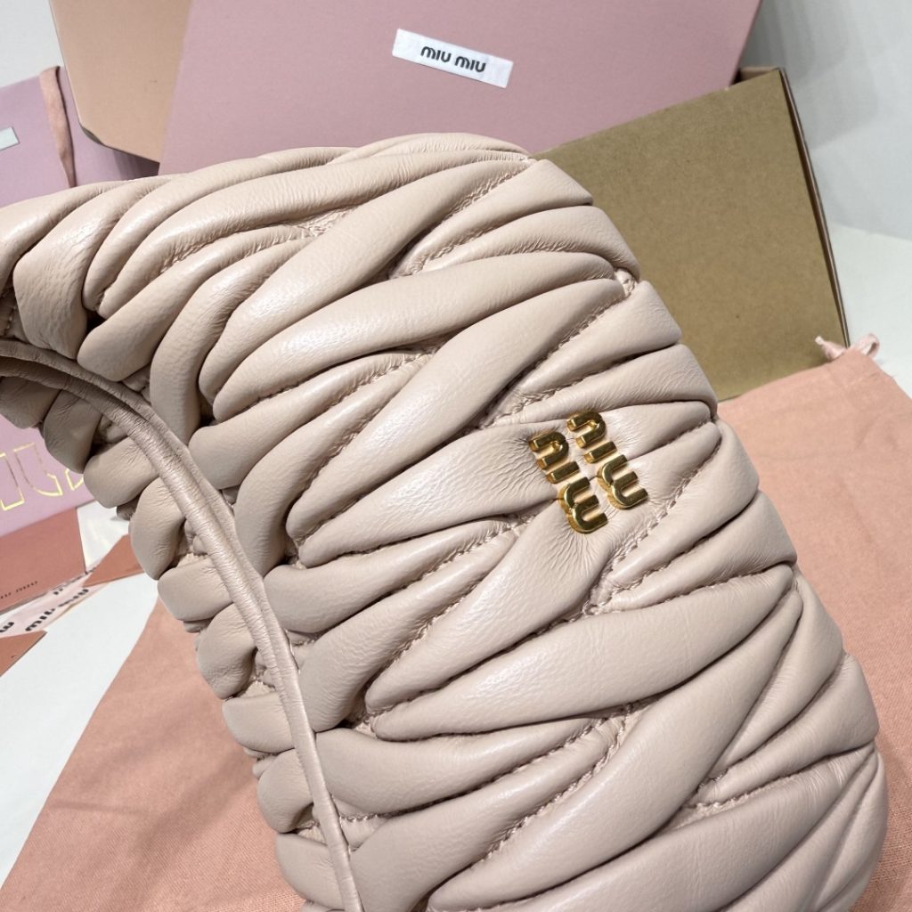 Miu Miu ミュウミュ ハンドバッグ マグネットボタン ベージュ - 画像 6