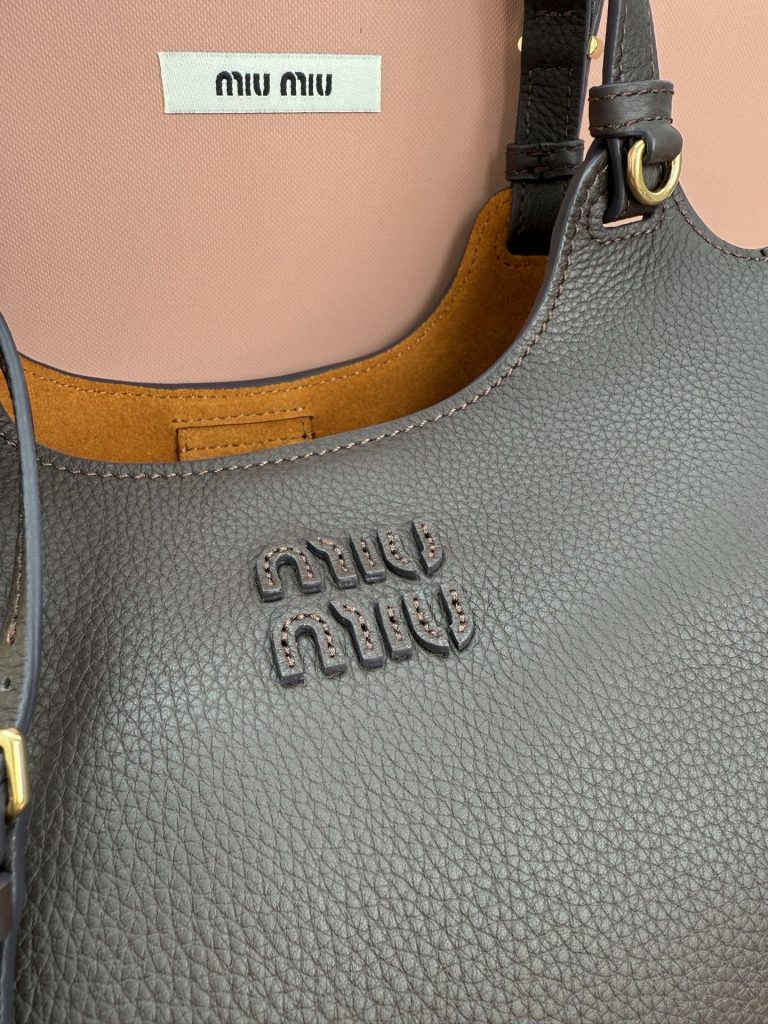 Miu Miu ハンドバッグ ロック付き ブラック - 画像 4