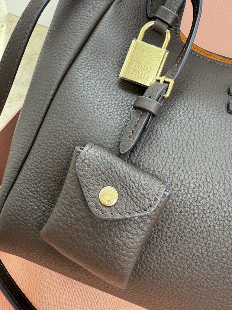 Miu Miu ハンドバッグ ロック付き ブラック - 画像 5