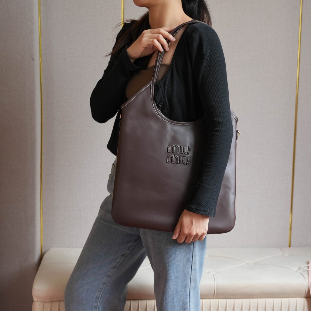 Miu Miu ハンドバッグ | レザー | ブラウン | コンパクト収納 - 画像 3