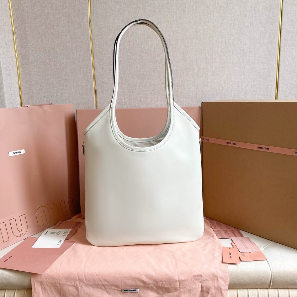 Miu Miu レディーストートバッグ | ブランドロゴ ホワイト - 画像 3