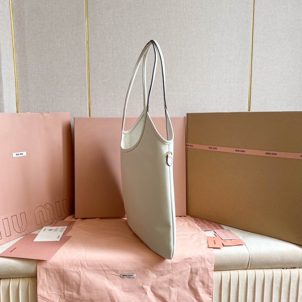 Miu Miu レディーストートバッグ | ブランドロゴ ホワイト - 画像 4