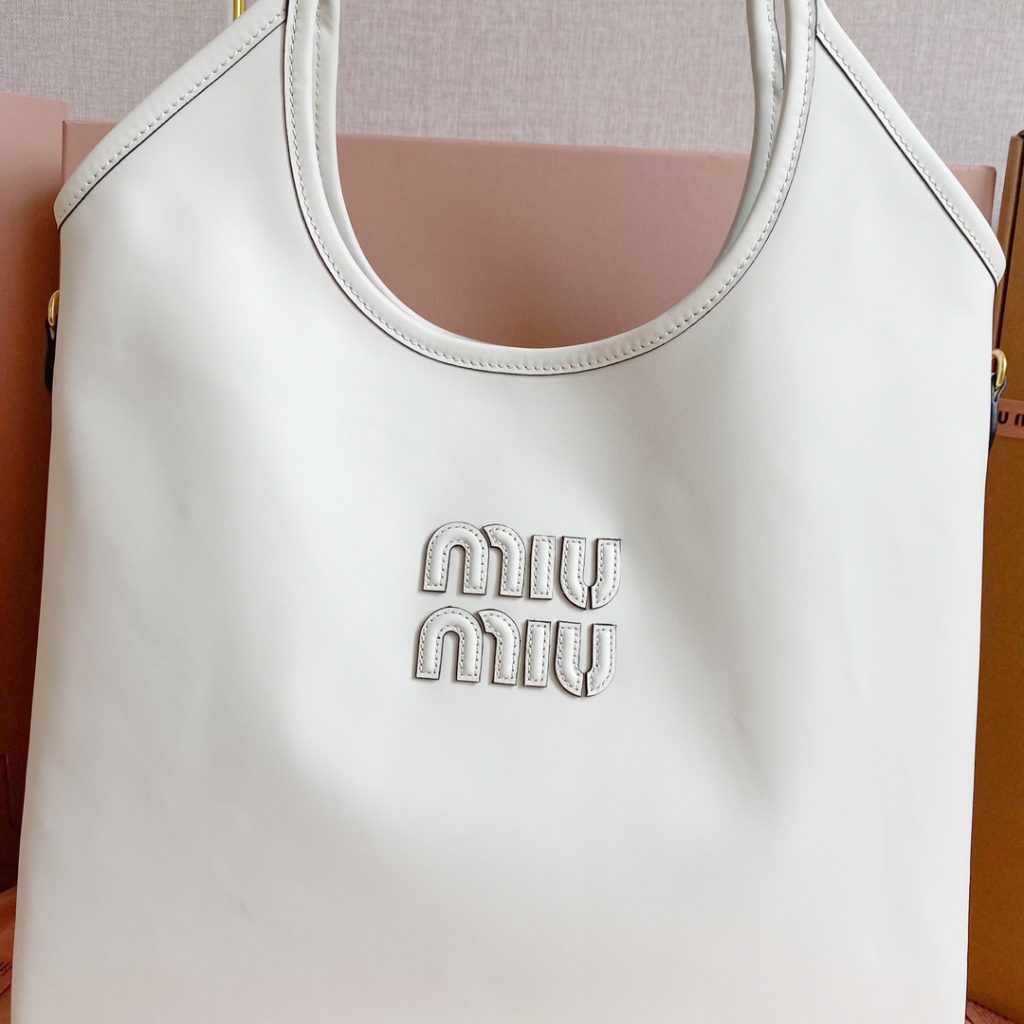 Miu Miu レディーストートバッグ | ブランドロゴ ホワイト - 画像 5