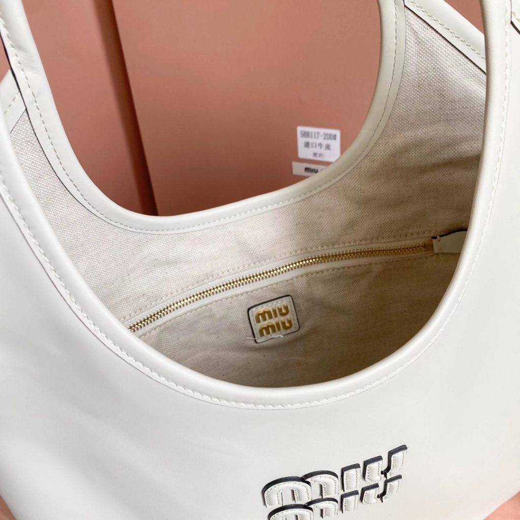Miu Miu レディーストートバッグ | ブランドロゴ ホワイト - 画像 8