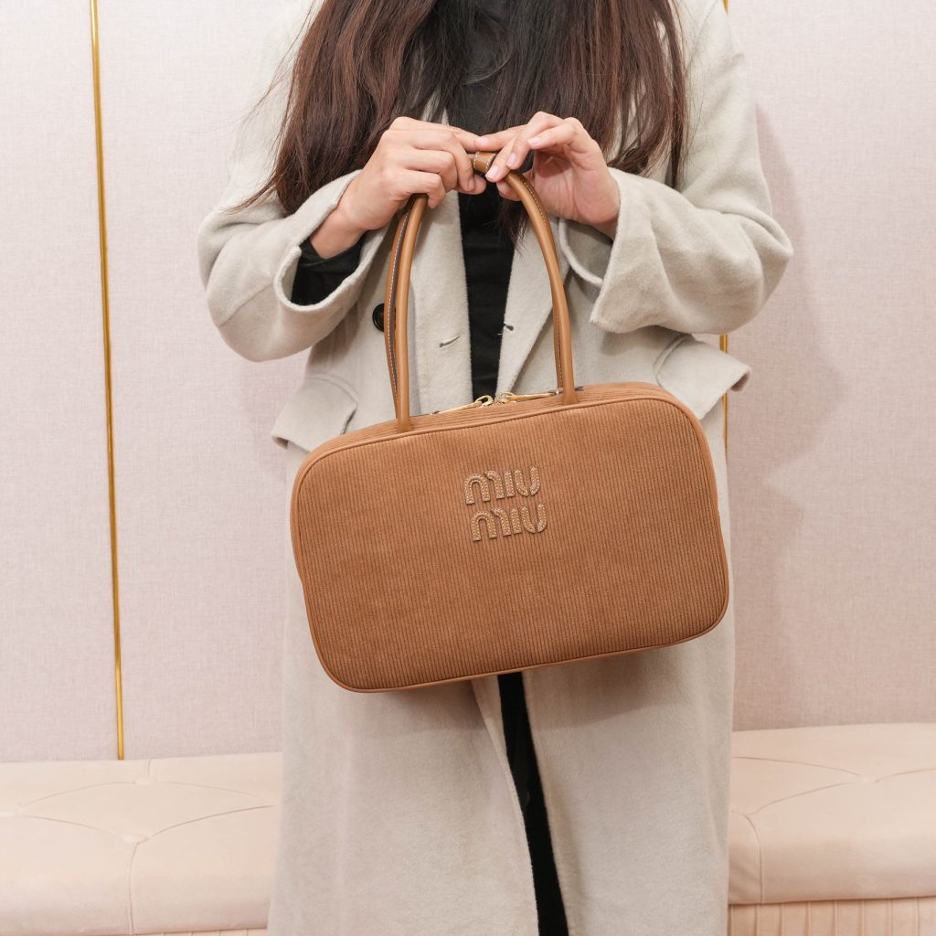 Miu Miu ハンドバッグ | コンパクト | ベージュ - 画像 5