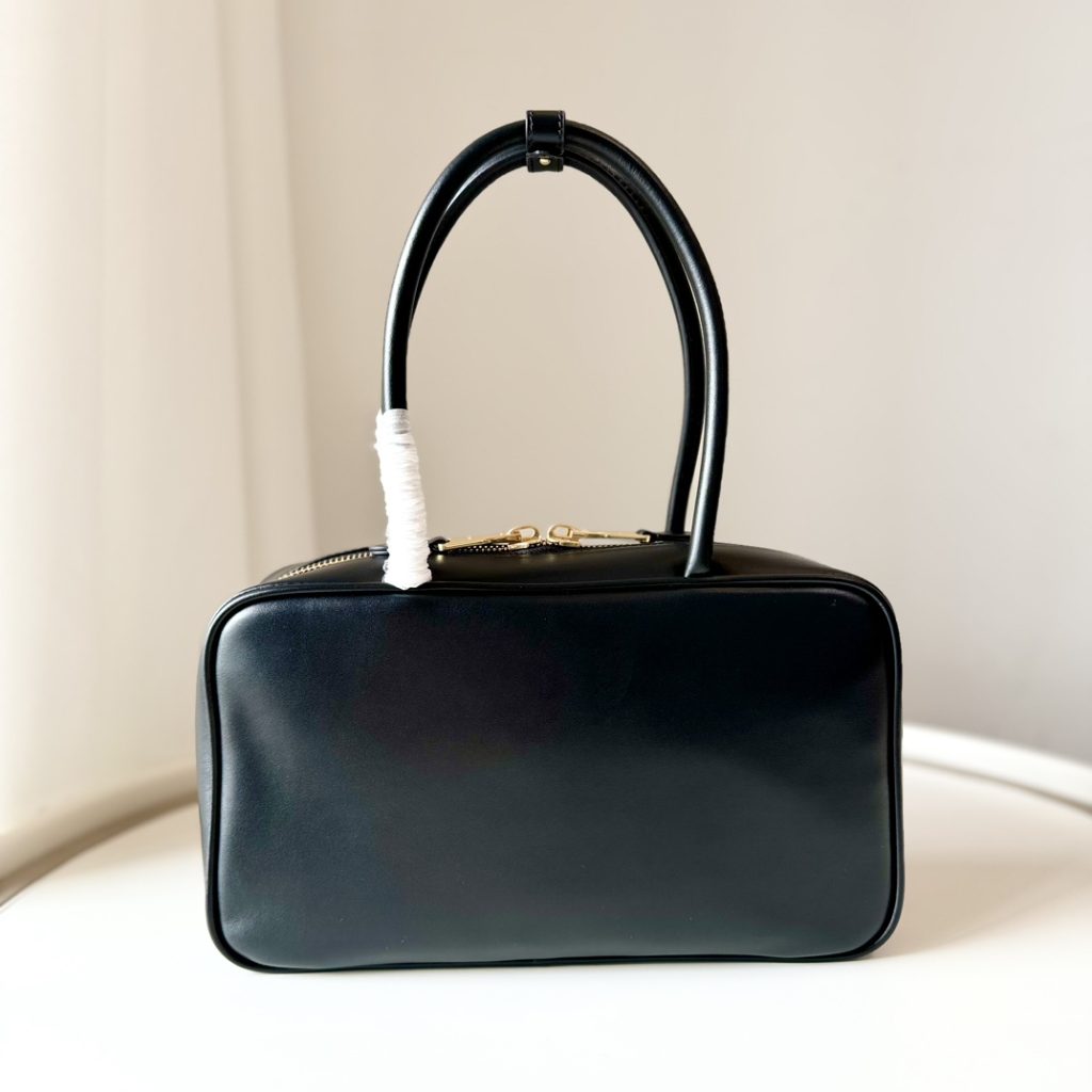 Miu Miu バッグ 本革 ゴールドジップ 黒 - 画像 2