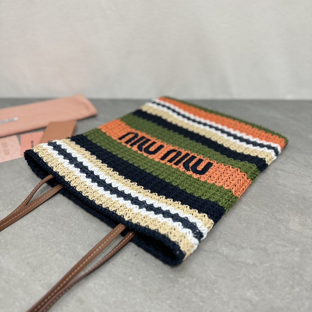 Miu Miu ミュウミュ ラフィアトートバッグ | マルチカラー | コンパクト収納 | レザーhandle - 画像 6
