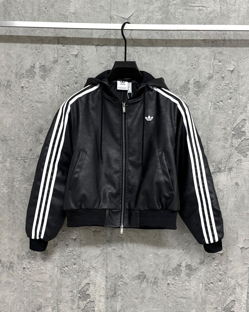 ADIDAS バンブーパーカー フード付き 3本線デザイン 上質レザー ファッションアイテム｜通勤の日に使いやすさを写真で整理