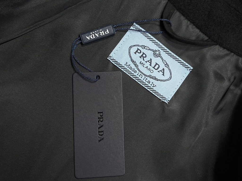 PRADA ブラウス オーバーサイズ ファッションアイテム ミニサイズ ブラックレザー - 画像 5