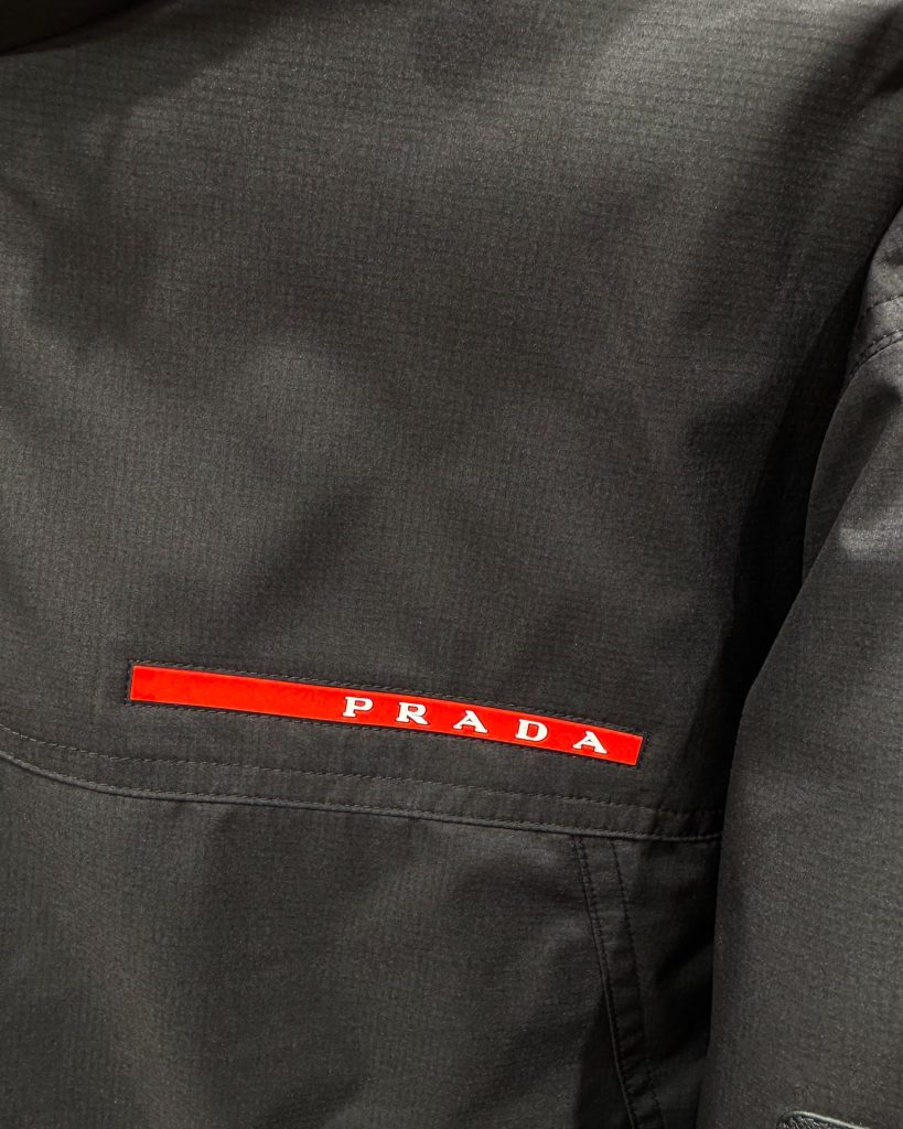 PRADA ダウンジャケット フード付き 撥水加工 通勤カジュアル ブラック ポリエステル - 画像 5
