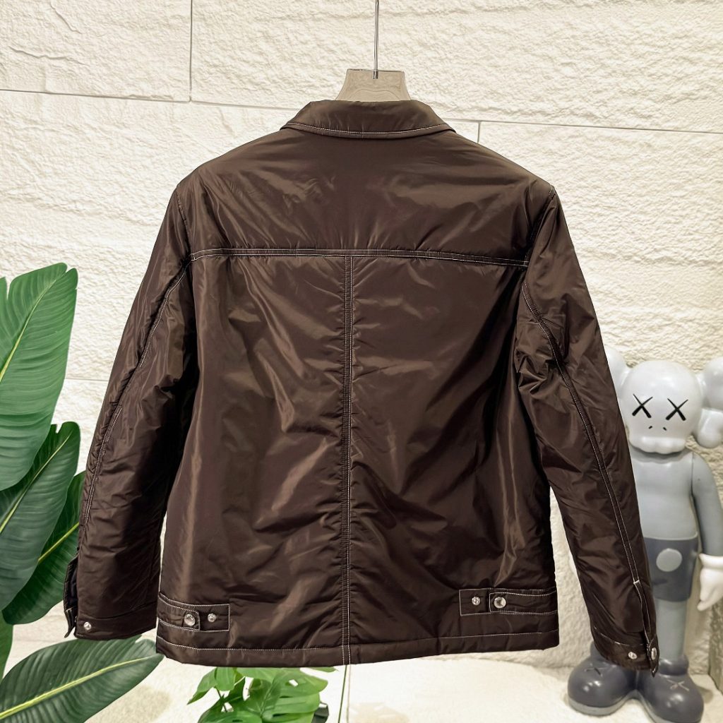 PRADA ダウンジャケット ミニサイズ ブラック ナイロン ジップアップ 2WAY レザーパッチ付き - 画像 2