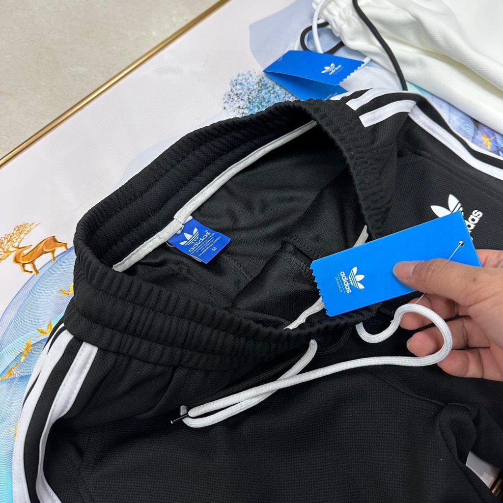 adidas スウェットパンツ サイドライン 3本線 ロゴ入り 通勤カジュアル ブラックホワイト展開 - 画像 6