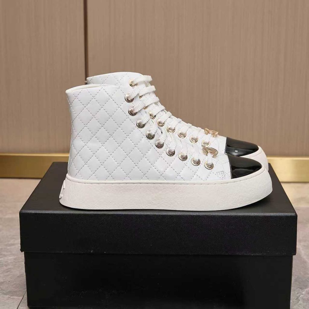 CHANEL シューズ ハイカット スニーカー レディース メンズ 兼用 高級感 白 黒 2WAY 通勤 通学 丸洗いOK - 画像 3