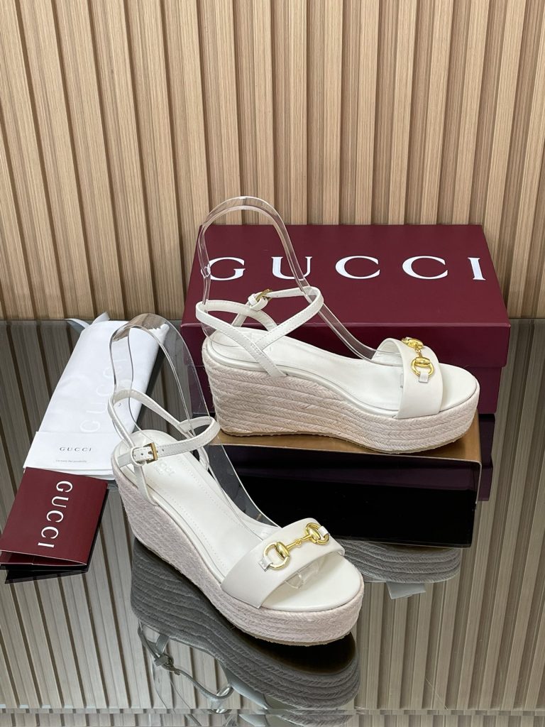 GUCCI グッチ エスパダ レディース 撥水 本革 ブラック 財布・小物|仕事帰りに使いやすさを写真で整理