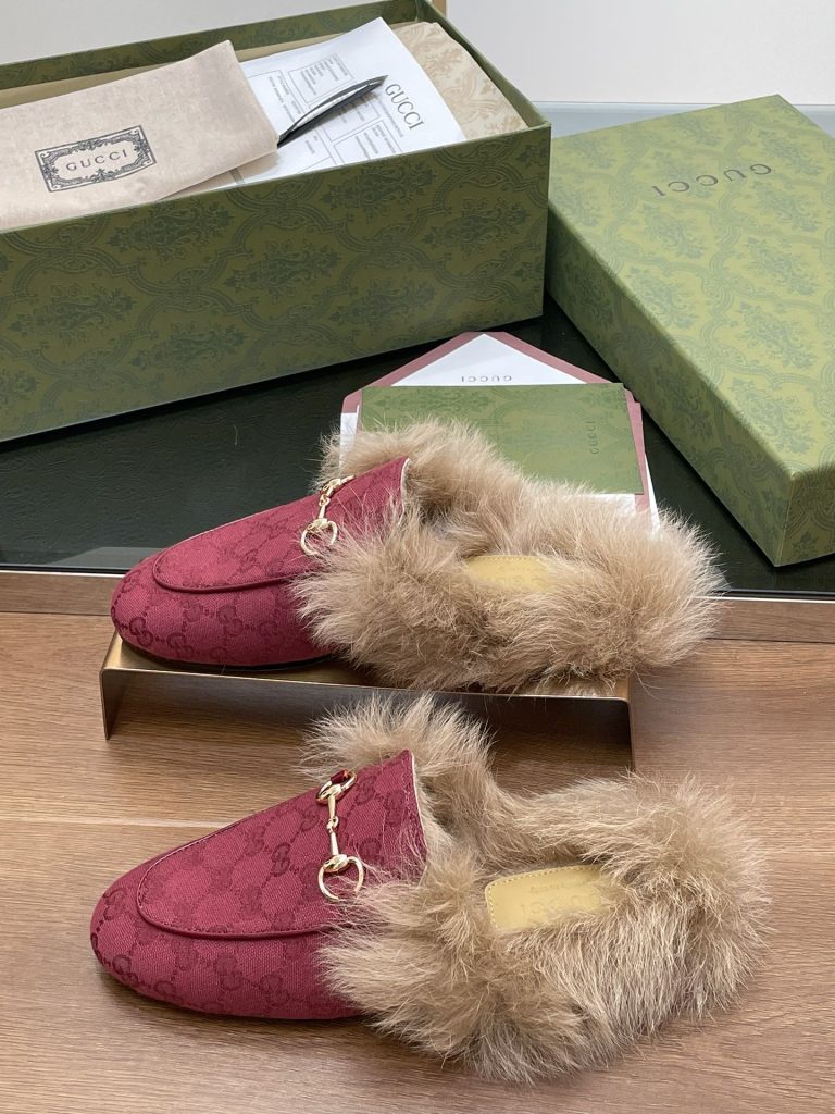 GUCCI グッチ フラットシューズ ファー付き レディース ブラック - 画像 2