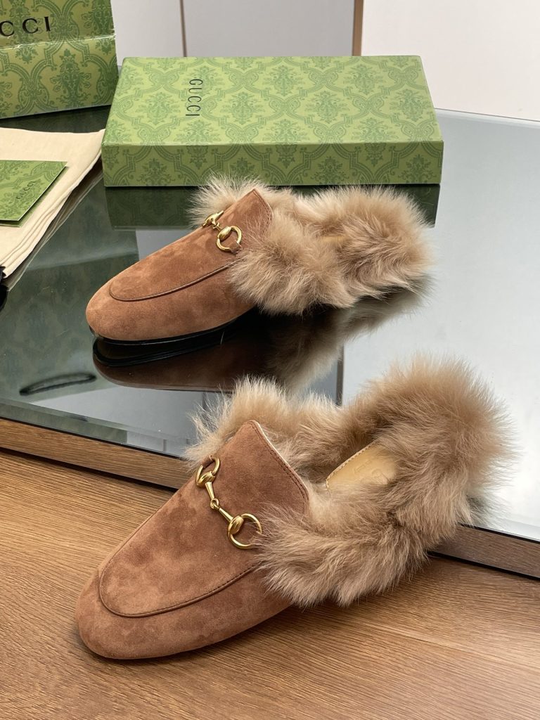 GUCCI グッチ フラットシューズ 本革 軽量 ファー付き ブラック - 画像 5