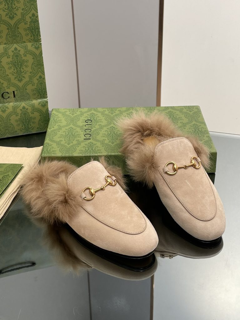 GUCCI グッチ フラットシューズ 本革 軽量 ファー付き ブラック - 画像 2