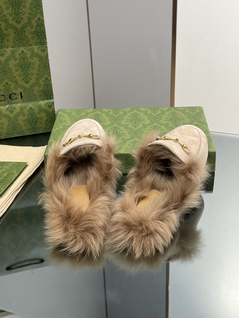 GUCCI グッチ フラットシューズ 本革 軽量 ファー付き ブラック - 画像 3