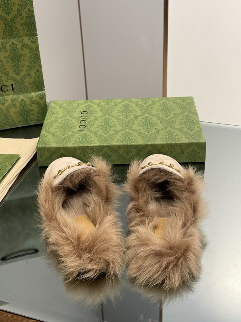 GUCCI グッチ フラットシューズ 本革 軽量 ファー付き ブラック - 画像 4