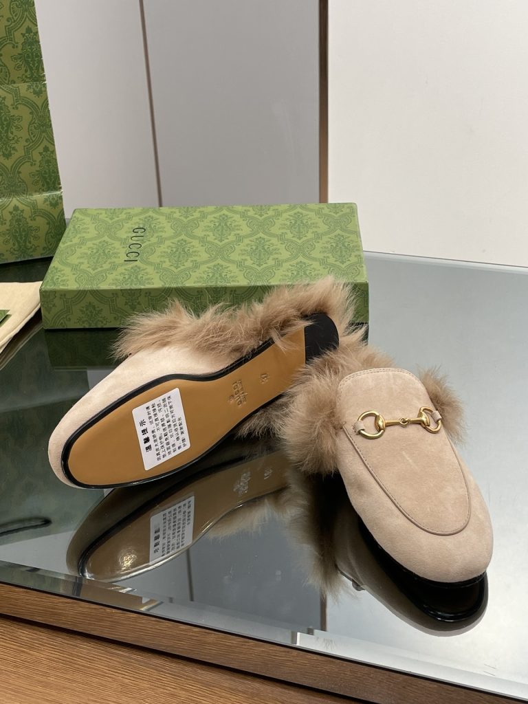 GUCCI グッチ フラットシューズ 本革 軽量 ファー付き ブラック - 画像 6