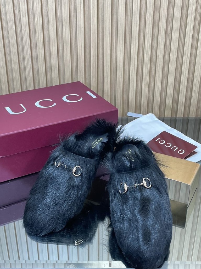 GUCCI グッチ ファークロッグス 本革 ファー ブラック - 画像 2