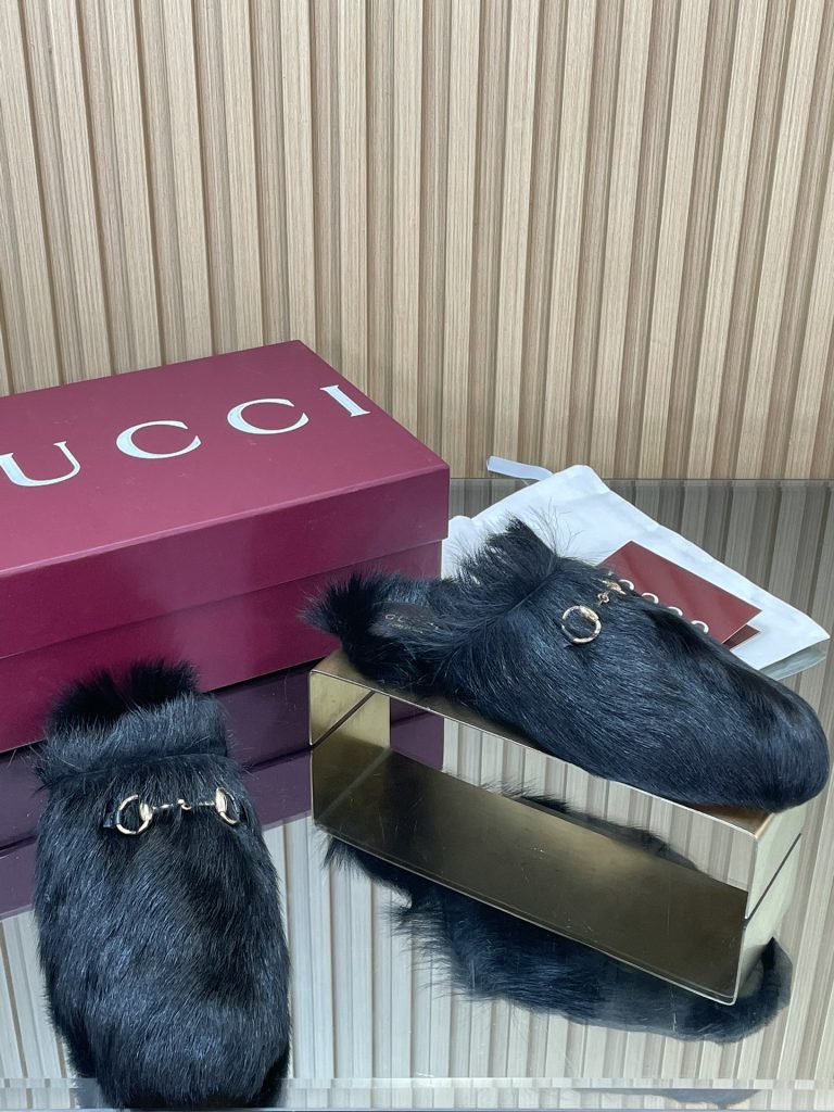 GUCCI グッチ ファークロッグス 本革 ファー ブラック - 画像 3