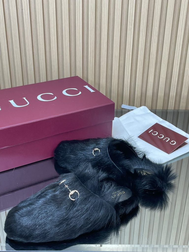 GUCCI グッチ ファークロッグス 本革 ファー ブラック - 画像 4