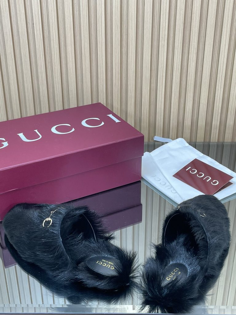 GUCCI グッチ ファークロッグス 本革 ファー ブラック - 画像 8