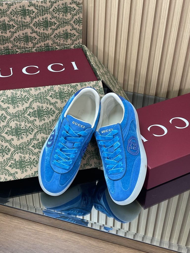 GUCCI グッチ フラットシューズ 本革 ブルー｜週末に失敗しにくい選び方