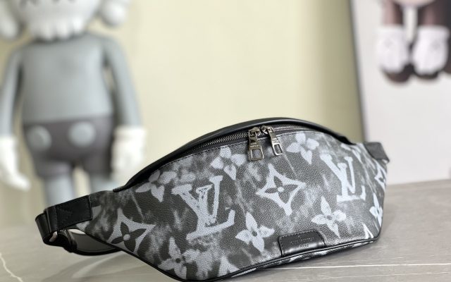 ルイヴィトン　LOUIS VUITTON　メンズ　 ボディバッグ　 ショルダーバッグ　ウエストバッグ　ポシェット　クロスボディバッグ　バック　モノグラム