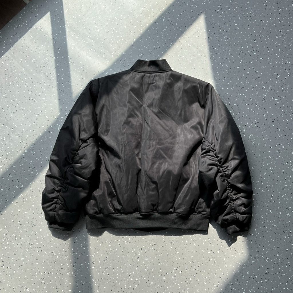 BALENCIAGA バレンシアガ バンダナ風スケッチロゴ フライトジャケット ブラック - 画像 4