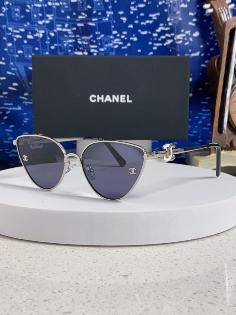 CHANEL シャネル サングラス フェイス形状：丸みを帯びた猫目型 レディース 通勤 シル…｜カフェに使いやすいファッションアイテムを写…
