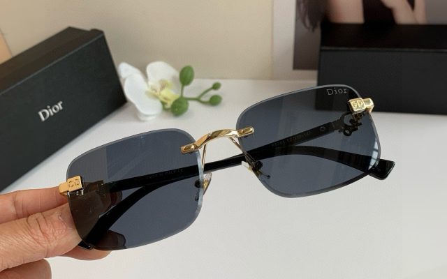 Diorのその他を予算内で探す前に見るブラックのポイント