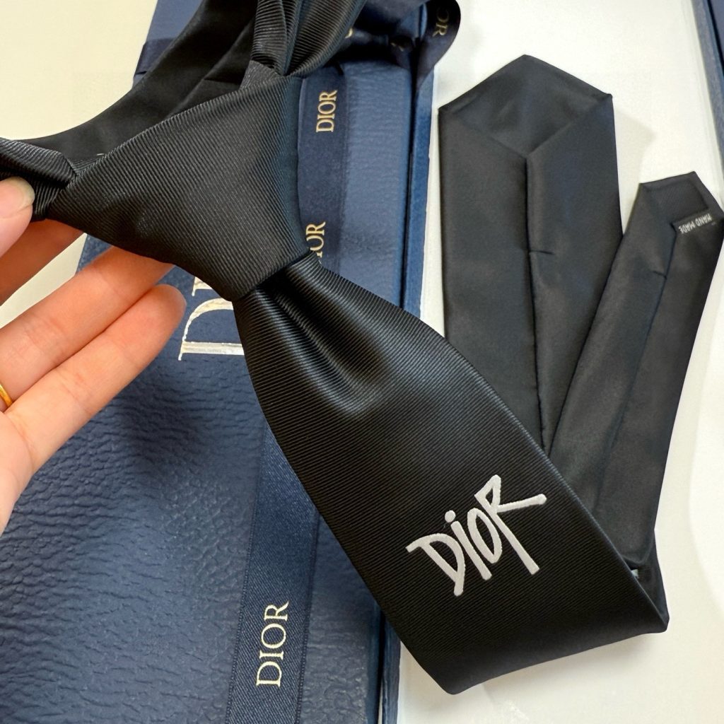 Dior風 ネクタイ ファッション プレゼント ホスト 衣装 高級シルク調 光沢 ネイビー - 画像 2