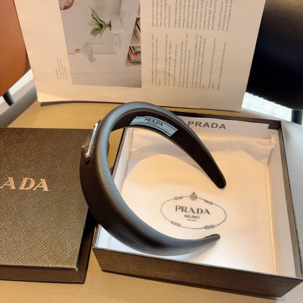 PRADA プラダ ヘッドバンド 本革 三角ロゴ ブラック ホワイト 全2色 - 画像 5