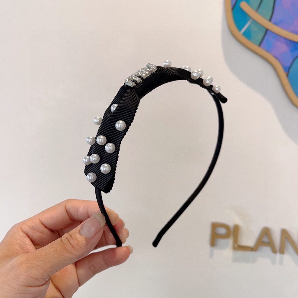 MIU MIU ミウミウ ヘアアクセサリー ピアス 豪華 ブランド ブラック 全1色 - 画像 3