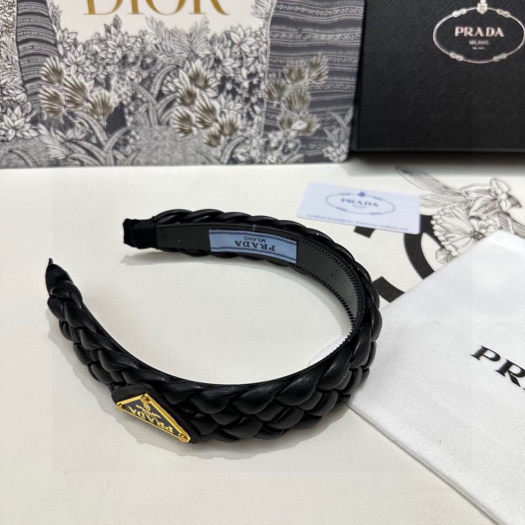 PRADA プラダ ヘアアクセサリー 本革 プラダ ブランド ブラック ホワイト ベージュ 全3色 - 画像 3