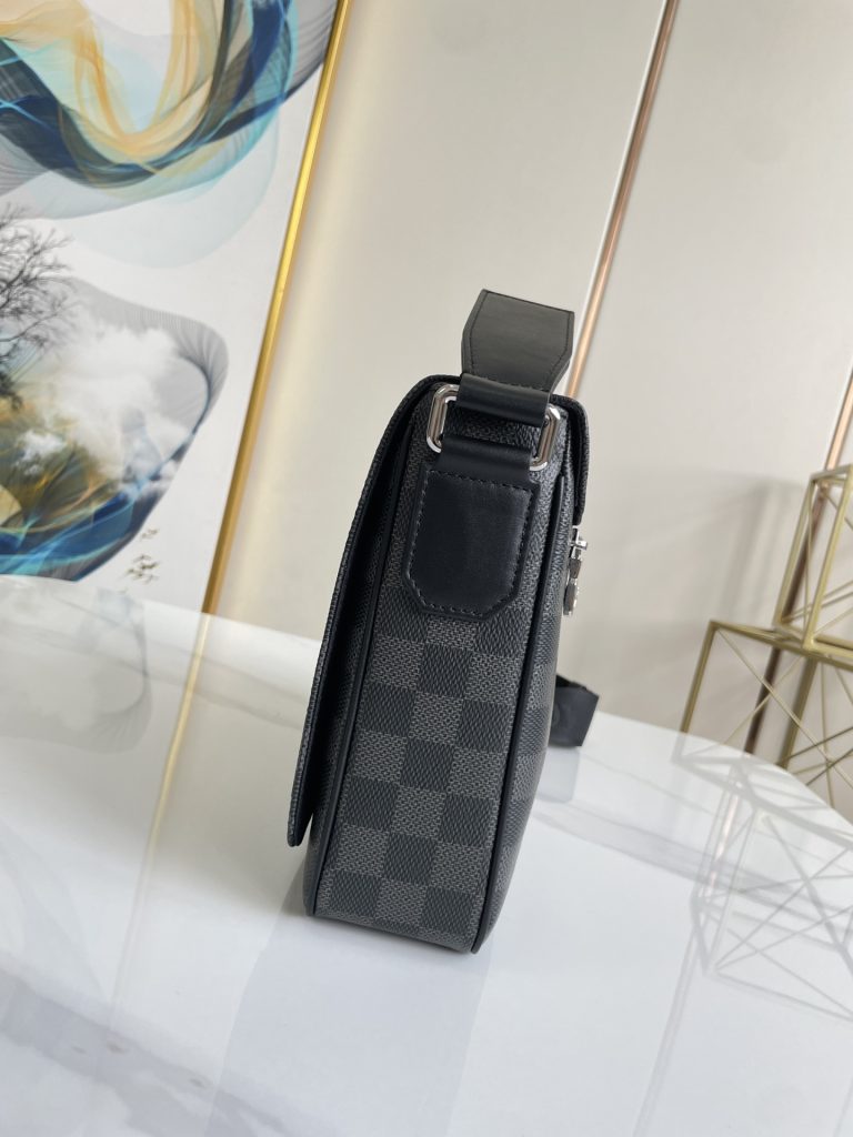 ルイ･ヴィトン　Louis Vuitton　ショルダーバッグ　メンズ　ディストリクトPM NV3　ダミエ・グラフィット　ブラック - 画像 2