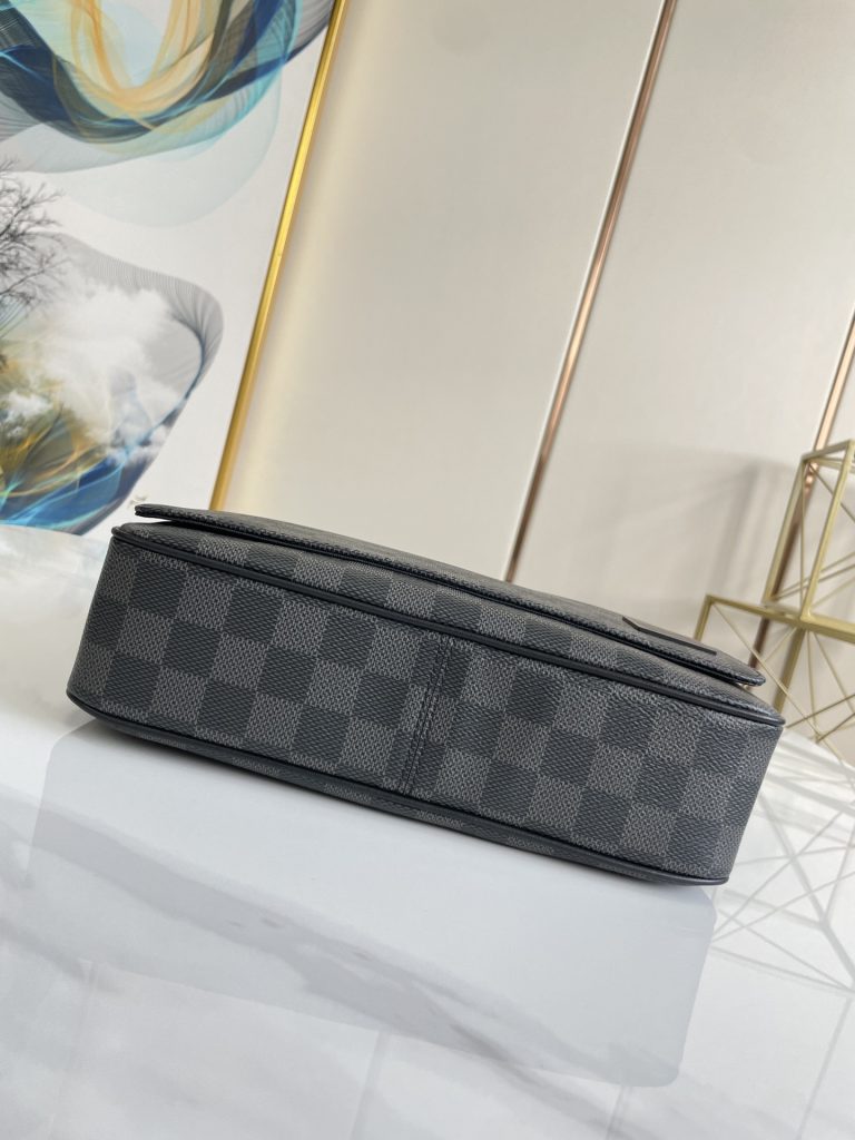 ルイ･ヴィトン　Louis Vuitton　ショルダーバッグ　メンズ　ディストリクトPM NV3　ダミエ・グラフィット　ブラック - 画像 4
