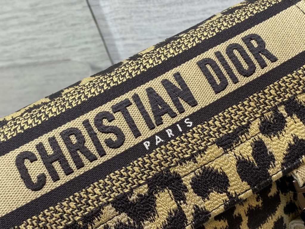 クリスチャン・ディオール　Christian Dior　Diorcamp　キャンプバッグ　ショルダーバッグ　ヒョウ柄　エンブロイダリー　バッグ　レディース - 画像 6