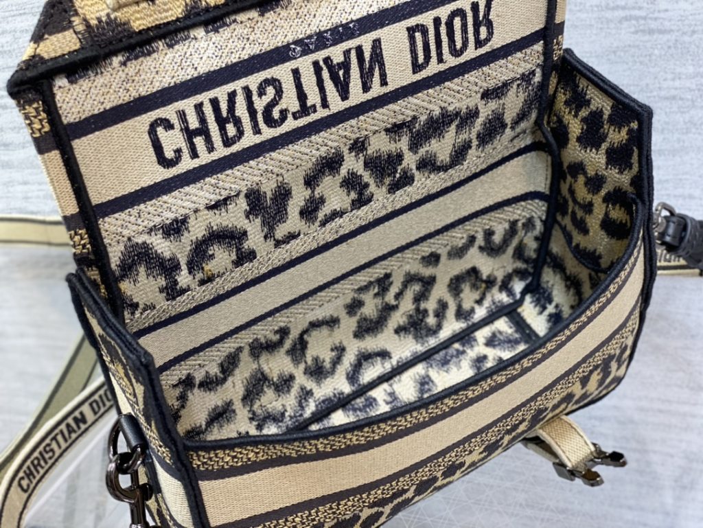 クリスチャン・ディオール　Christian Dior　Diorcamp　キャンプバッグ　ショルダーバッグ　ヒョウ柄　エンブロイダリー　バッグ　レディース - 画像 8