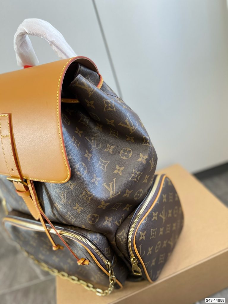 ルイヴィトン　LOUIS VUITTON　ヴィトン バッグ　リュック　モノグラム　トリオ・バックパック 　バックパック　ブラウン - 画像 4