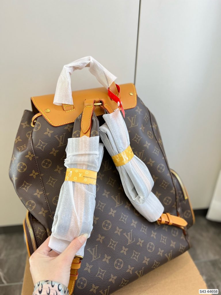 ルイヴィトン　LOUIS VUITTON　ヴィトン バッグ　リュック　モノグラム　トリオ・バックパック 　バックパック　ブラウン - 画像 5