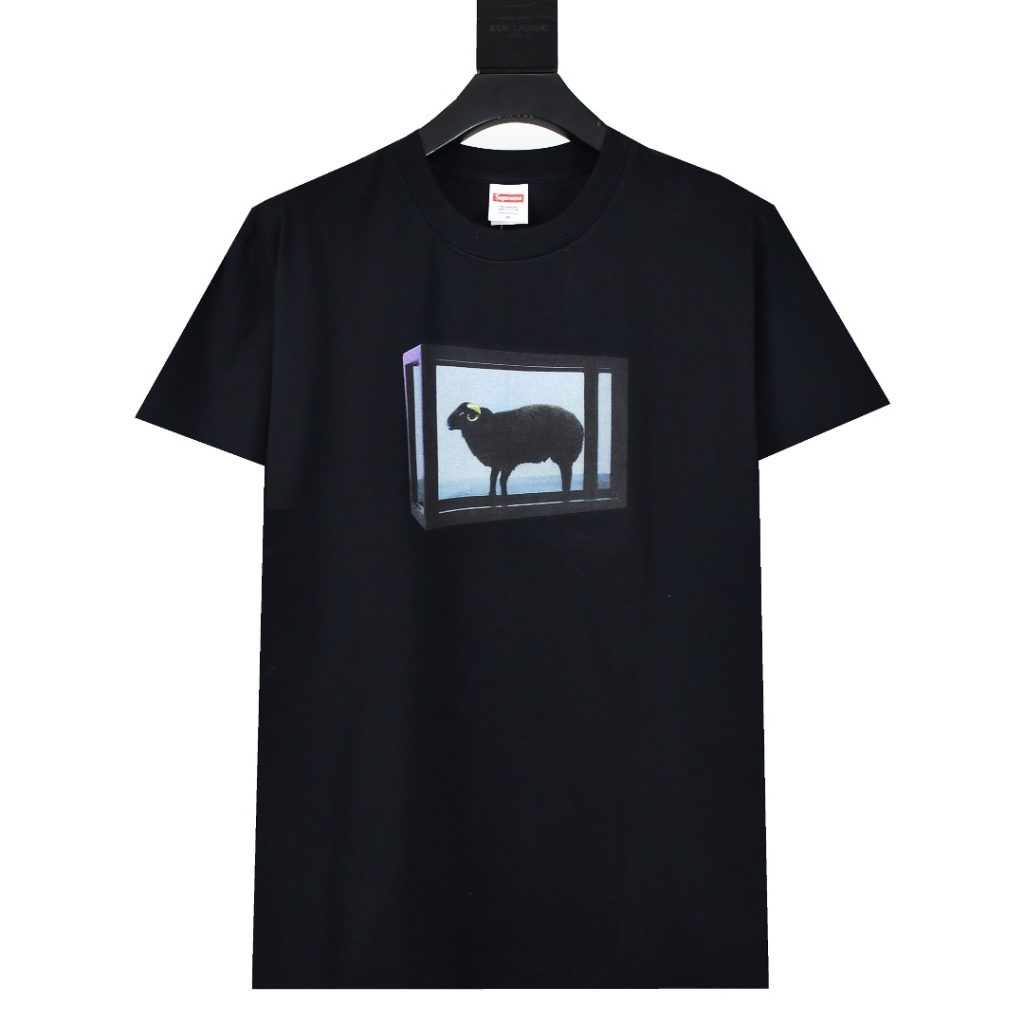 SUPREME スーパー サイズ別 ロゴTシャツ ブラック ホワイト 全2色|休日に使いやすいファッションアイテムを写真で確認