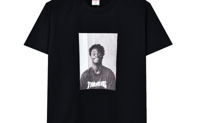ロゴが映えるTシャツは日常で使いやすいか