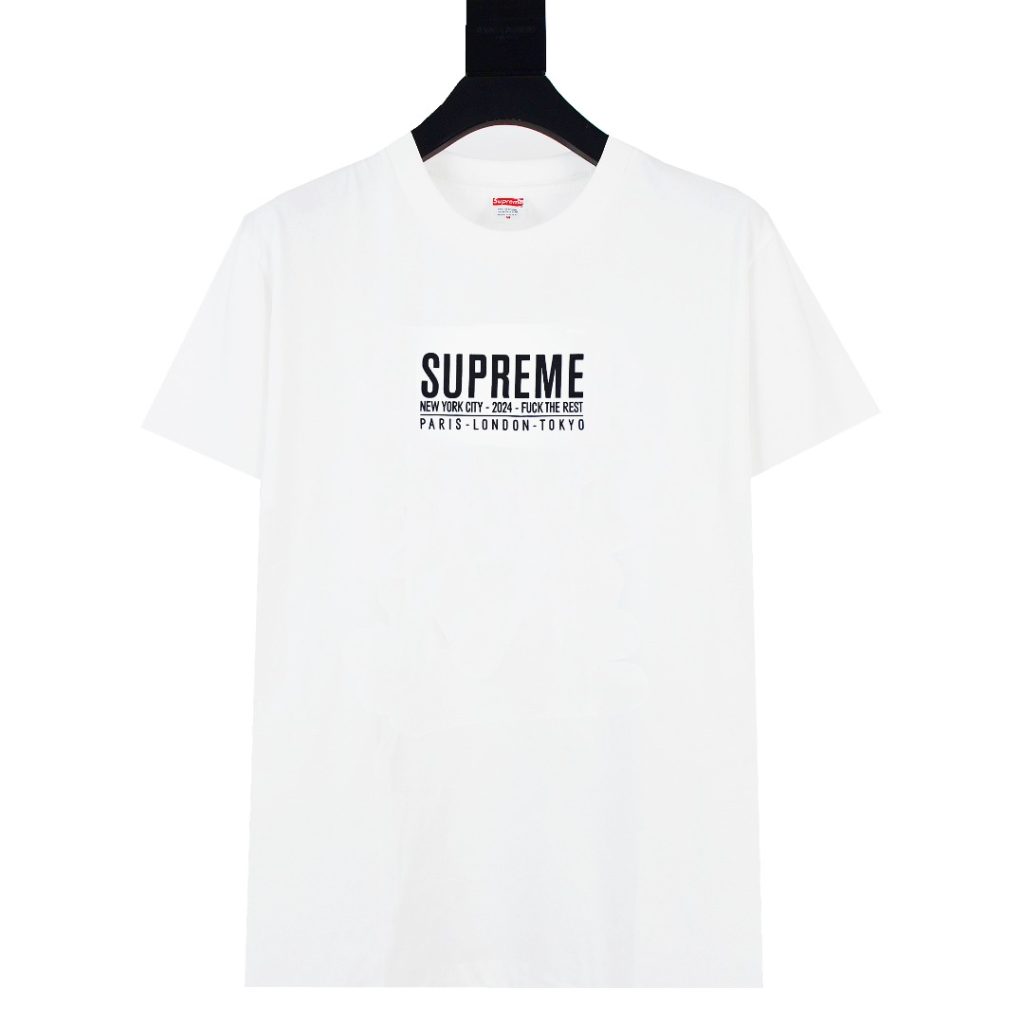 SUPREME スュプレム パリ Tシャツ ブラック ホワイト 全2色|休日に使いやすいファッションアイテムを写真で確認